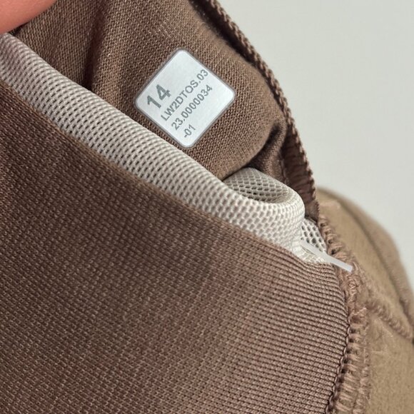 Lululemon NWT Flow Y Strappy Bra Nulu Cacao - Picture 11 of 12